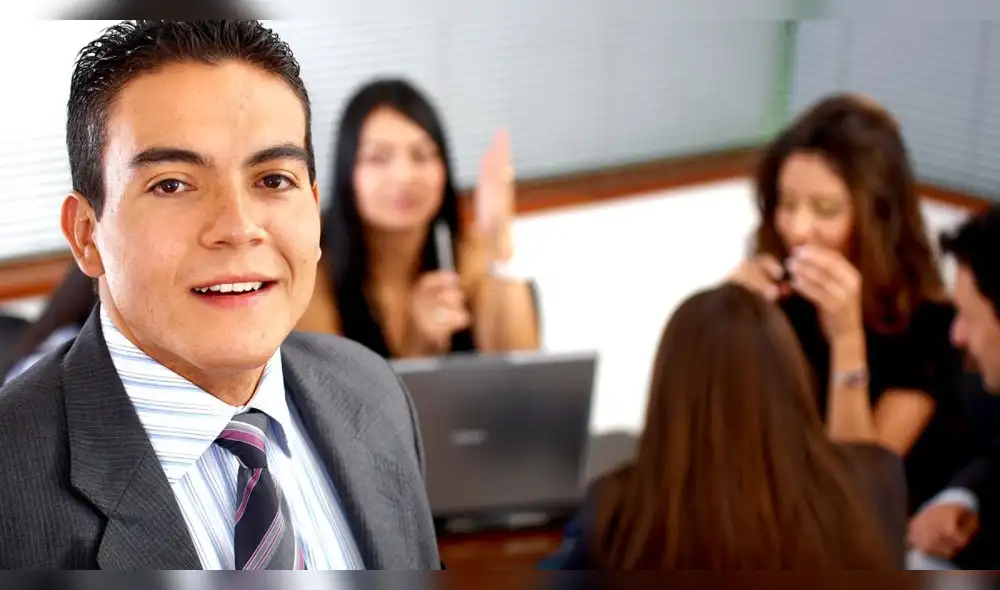 Desde 1997, el Programa de Extensión Universitaria de OSIPTEL ha capacitado a 1.822 profesionales en regulación de telecomunicaciones. Foto: Envato. osiptel-becas