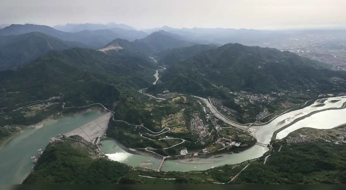 Dujiangyan: El milenario sistema de irrigación de China que es una proeza de la ingeniería ecológica
