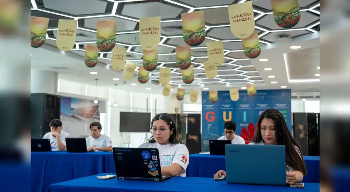 Universitarios peruanos destacan en el ICT Competition 2025 y avanzan a la Fase Regional