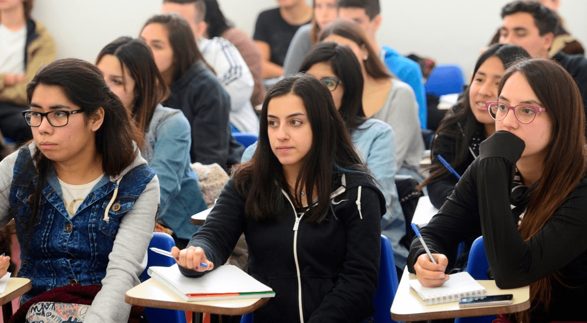 Guía para elegir tu carrera universitaria según tus habilidades y el mercado laboral 2025 Guía para elegir tu carrera universitaria según tus habilidades y el mercado laboral 2025