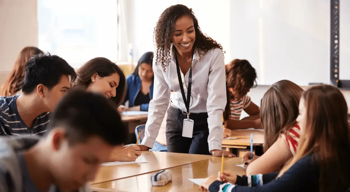 ¿Qué funciones cumple el docente universitario?: perfil, competencias y rol en la formación profesional ¿Qué funciones cumple el docente universitario?: perfil, competencias y rol en la formación profesional