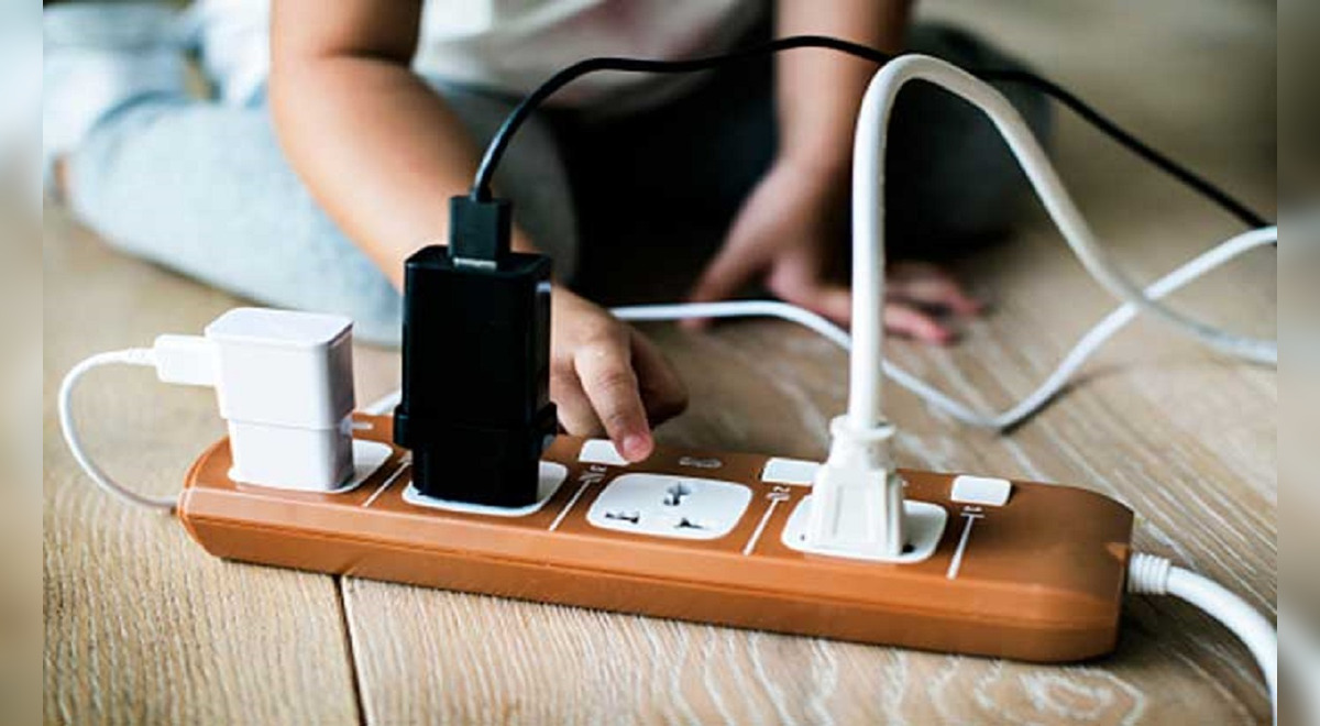 Electricidad y niños en casa: medidas imprescindibles para evitar accidentes