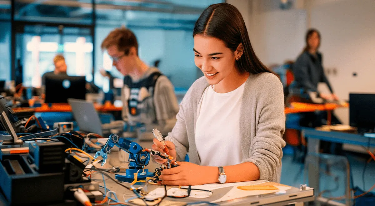 Tecnología en la educación superior: carreras innovadoras para el futuro Tecnología en la educación superior: carreras innovadoras para el futuro