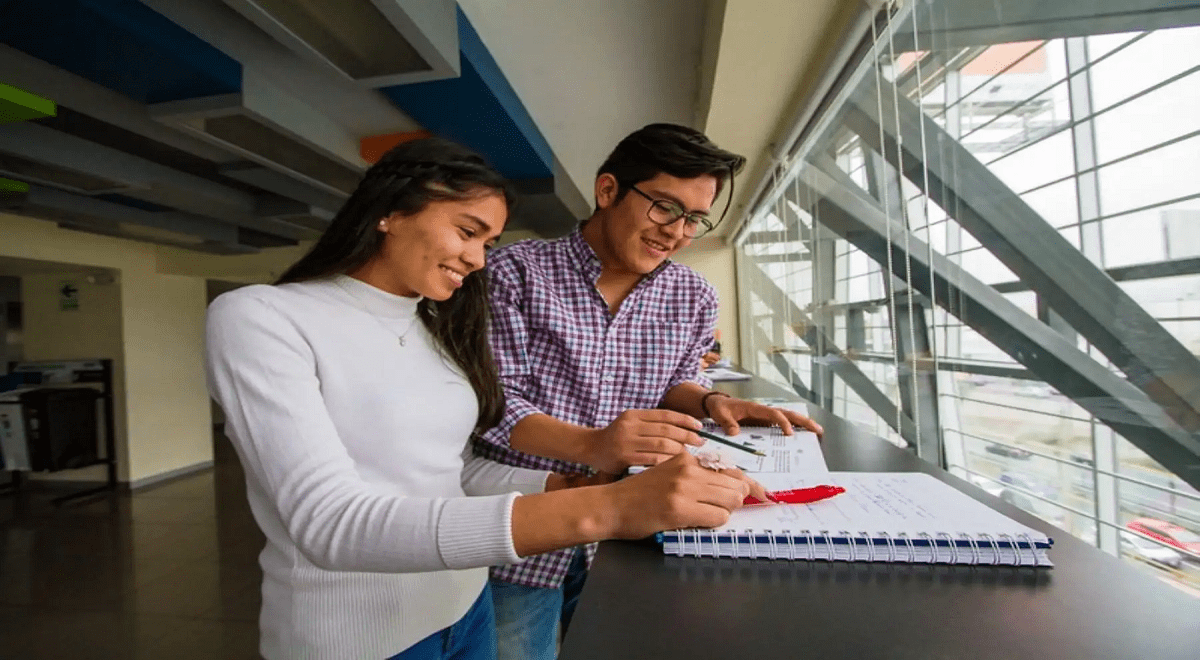 Pregrado y posgrado: ¿qué diferencia hay y cuál te conviene según tu objetivo laboral? Pregrado y posgrado: ¿qué diferencia hay y cuál te conviene según tu objetivo laboral?