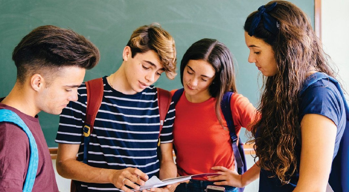 Educación superior en Perú: retos, oportunidades y tendencias para estudiantes de pregrado y posgrado Educación superior en Perú: retos, oportunidades y tendencias para estudiantes de pregrado y posgrado