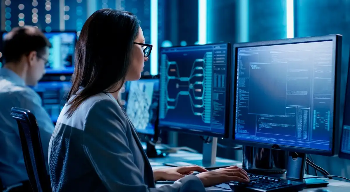 Las carreras tecnológicas que dominarán la próxima década según expertos en educación Las carreras tecnológicas que dominarán la próxima década según expertos en educación