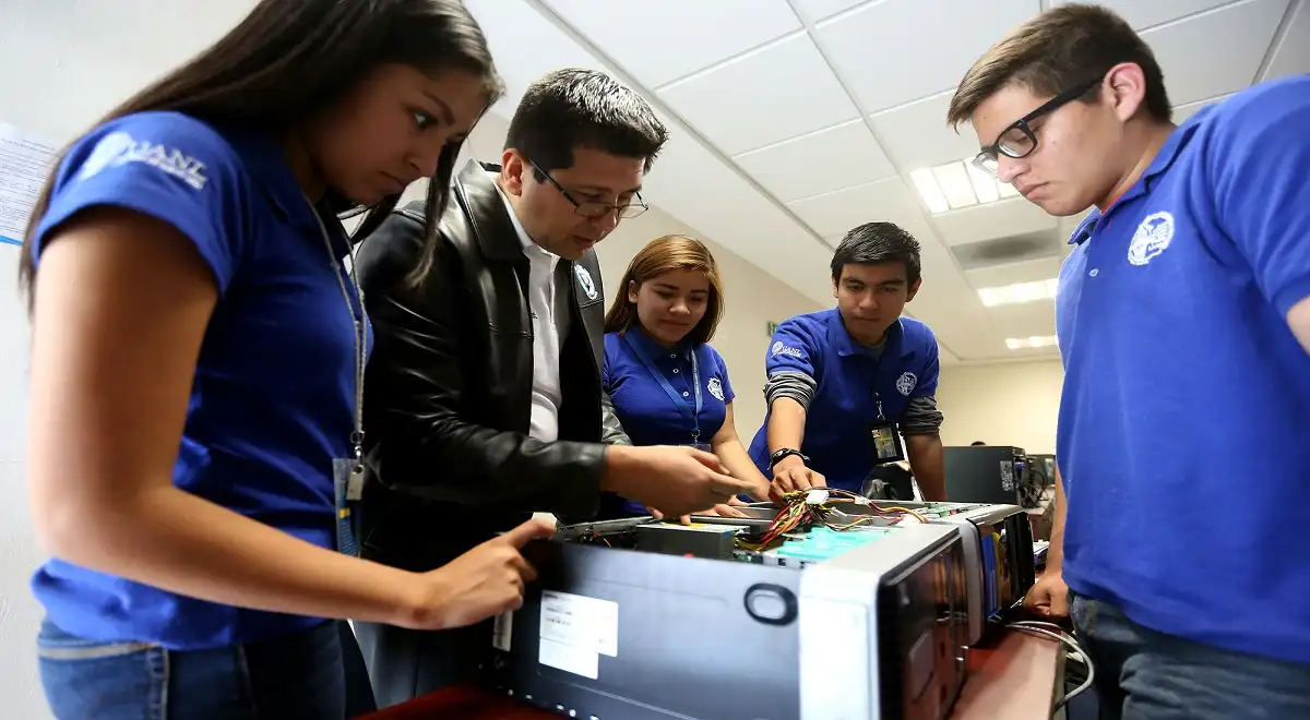 ¿Por qué cada vez más jóvenes optan por carreras técnicas antes de ingresar a un posgrado? ¿Por qué cada vez más jóvenes optan por carreras técnicas antes de ingresar a un posgrado?