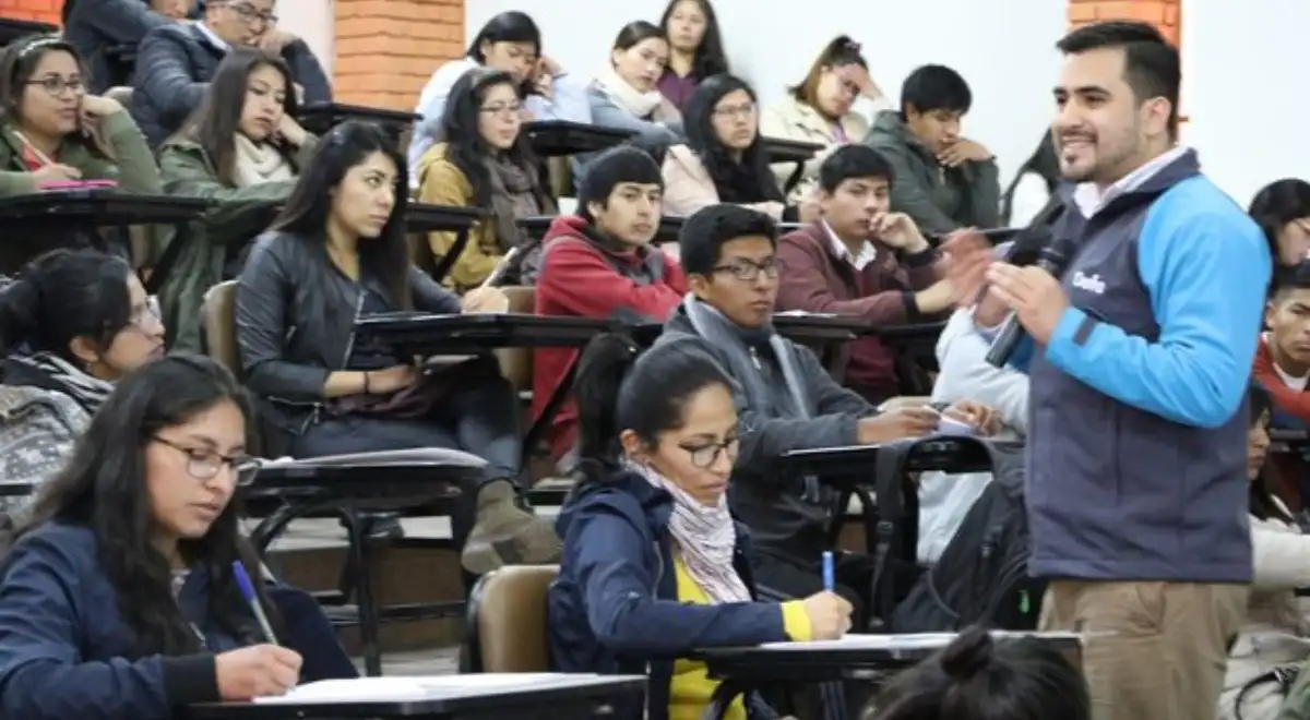Ley 32551: docentes sin maestría podrán seguir enseñando en universidades Ley 32551: docentes sin maestría podrán seguir enseñando en universidades