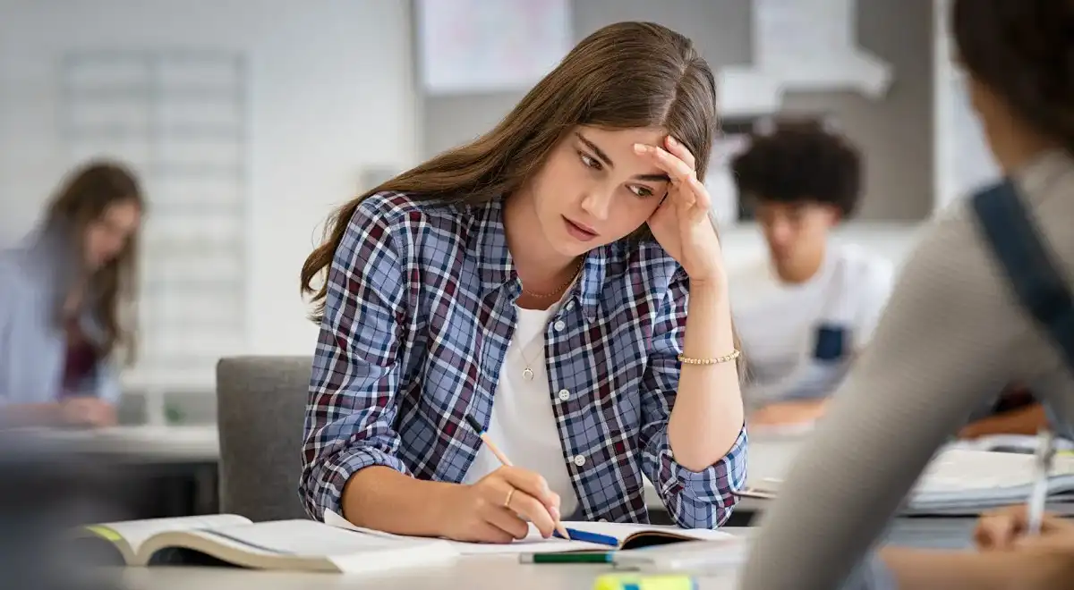 Estrés académico: ¿cómo afecta a los estudiantes y qué pueden hacer las universidades para evitar este problema de salud mental?