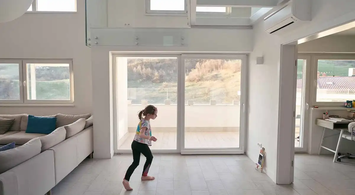 Iluminación natural y ventilación cruzada: beneficios en viviendas urbanas