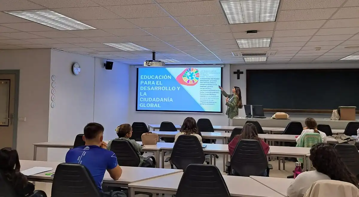 Educación globalizada 2026:  la formación avanzada que impulsa a nuevos líderes empresariales