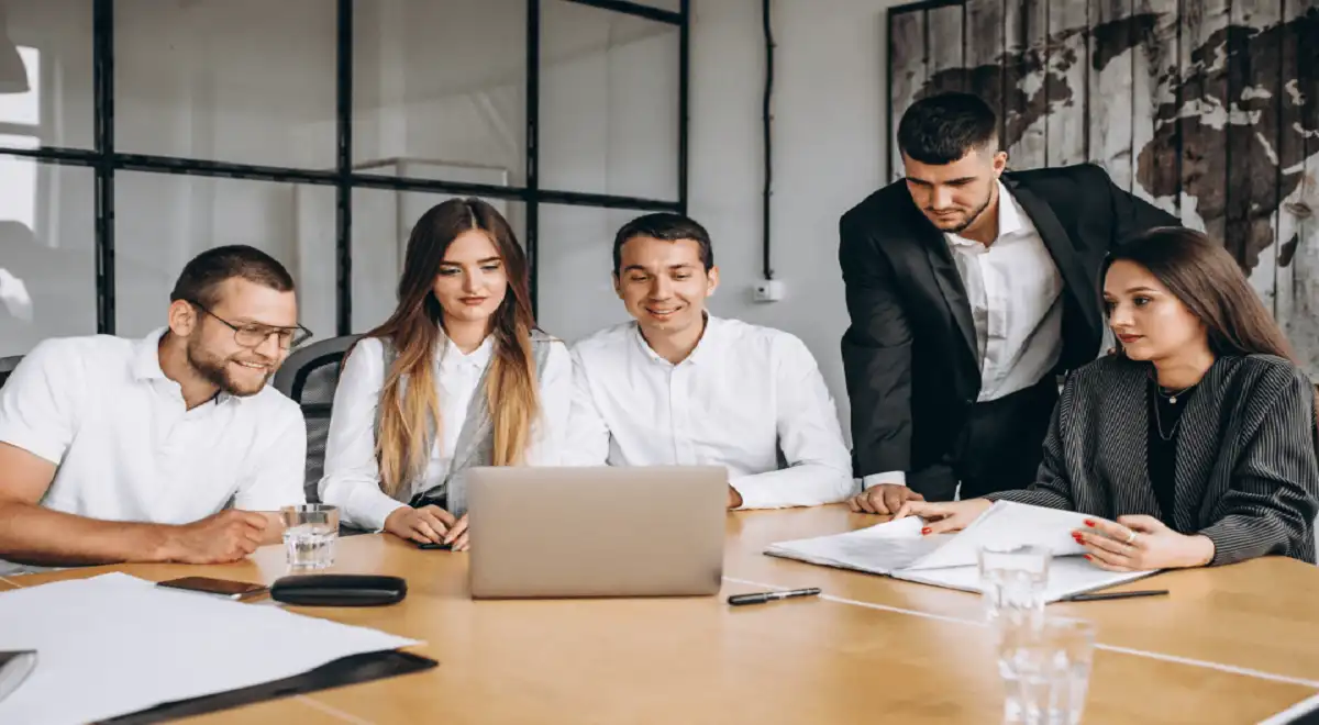 Mercado laboral actual: competencias clave que deben desarrollar los profesionales para destacar