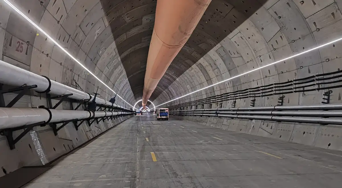 Usando la tuneladora “Shenjiang-1”, CRTG enfrenta condiciones extremas, optimizando la excavación y garantizando la estabilidad del túnel. Fuente: difusión.