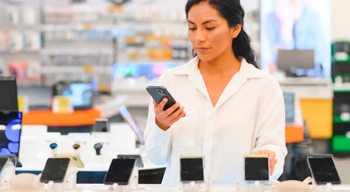 5 pasos que debes seguir antes de comprar un celular para evitar fraudes y bloqueos