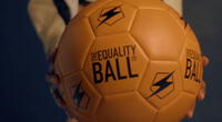 Impulsando la igualdad en el fútbol: Conoce el nuevo balón “The Equality Ball”