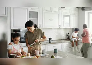 Colaborar en casa fortalece el desarrollo emocional infantil, según Harvard