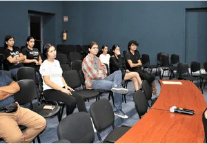 Posgrado en línea vs presencial: ventajas, desventajas y costos que debes considerar