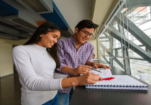 Pregrado y posgrado: ¿qué diferencia hay y cuál te conviene según tu objetivo laboral?