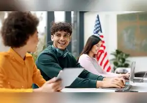 Estudiar en modalidad hibrida: beneficios ocultos que los alumnos recién están descubriendo