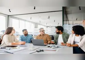 ¿Cómo liderar equipos con éxito?: 4 estrategias esenciales en un mercado laboral competitivo