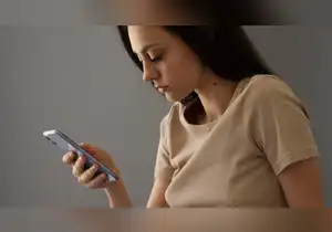 El 25% de las mujeres en Perú ha descubierto aplicaciones de vigilancia en su celular