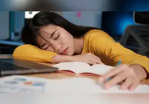 Amanecerse estudiando: cómo afecta tu salud y tus notas