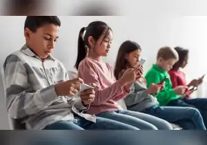 Unión Europea prohibiría redes sociales a menores de 13 años