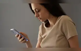 El 25% de las mujeres en Perú ha descubierto aplicaciones de vigilancia en su celular