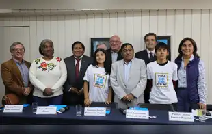 Senadores electos firman compromiso por la infancia en Perú