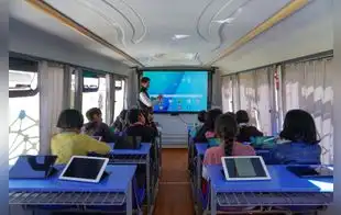 Bus Escuela Móvil acercará tecnología e innovación educativa a comunidades rurales de Espinar