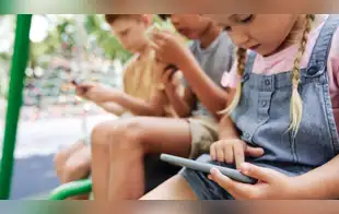 Salud mental y pantallas: la ciencia cuestiona el daño directo