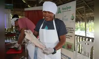 Emprendedores awajún crean biocuero a partir de piel de peces