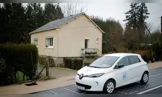 Francia pone en marcha la primera autopista eléctrica del mundo
