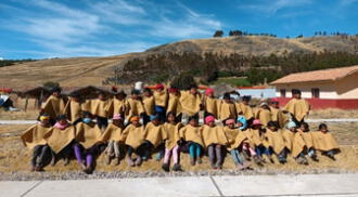 BanBif entrega frazadas y ponchos ecológicos a familias del Cusco