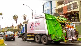 Vehículos de limpieza se visten de rosa en campaña de lucha contra cáncer de mama