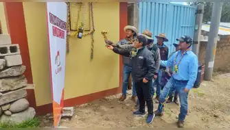 Las Bambas instala servicios higiénicos en distrito de Velille