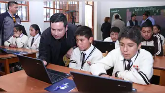 San Marcos: Proyecto de Tecnologías de la Información de Antamina entrega laptops a todos los escolares del distrito