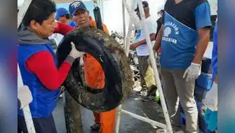 Pescadores y buzos recolectan casi 2 toneladas de residuos