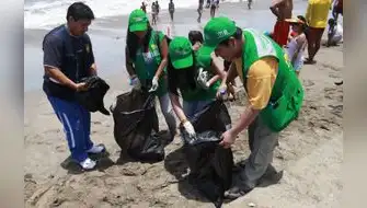 Voluntarios recogen más de una tonelada de residuos en La Arenilla