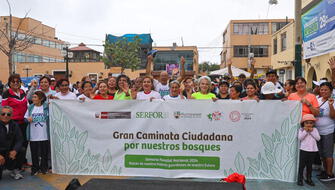 Vecinos de Surco realizan gran caminata por los bosques