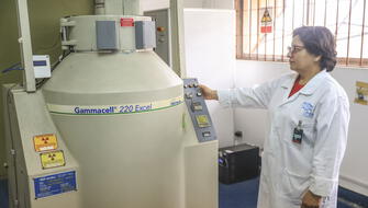 Científicos utilizan energía nuclear para alargar vida de alimentos