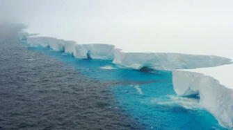 Iceberg más grande del mundo a la deriva en el océano Antártico