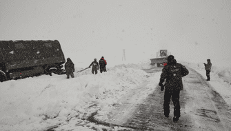 Argelia: Nevadas cubren ciudades y atrapan cientos de personas