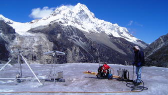 Áncash: Especialistas estudian glaciar para evaluar cambio climático