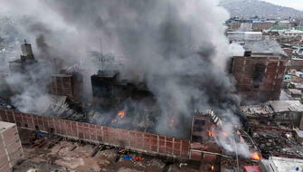 Humo tóxico de incendio afecta a El Agustino y SJL