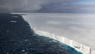Georgia: Iceberg más grande del mundo encalla en aguas poco profundas
