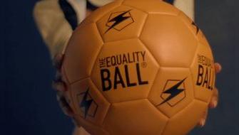 Impulsando la igualdad en el fútbol: Conoce el nuevo balón “The Equality Ball”