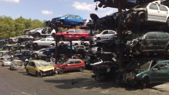 Unión Europea multa a automotrices mundiales por evitar reciclaje