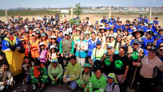 Entusiastas reforestan alrededores de los Pantanos de Villa