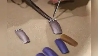 Crean uñas postizas biodegradables con algas y conchas marinas